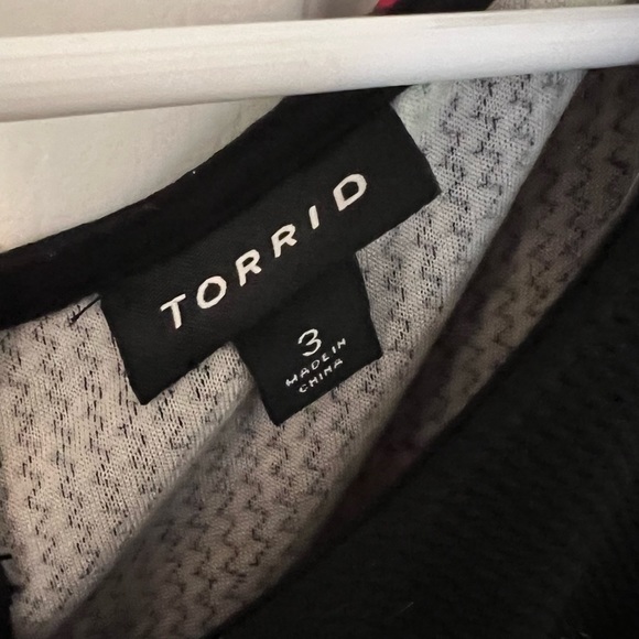 Torrid Floral Peplum Top Size 3 - Picture 4 of 5